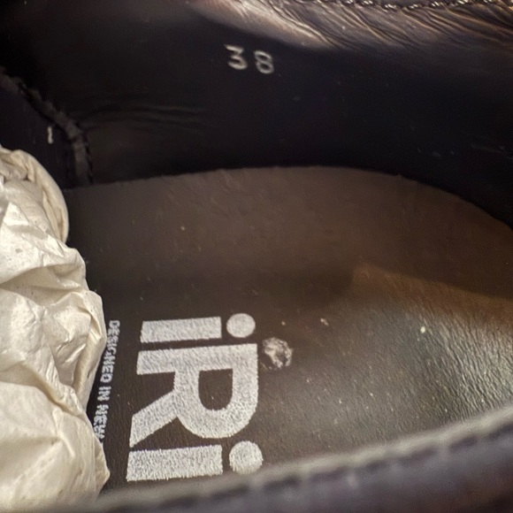 iRi WES I Womens size 8 Black Low Top Sneaker - Picture 5 of 8